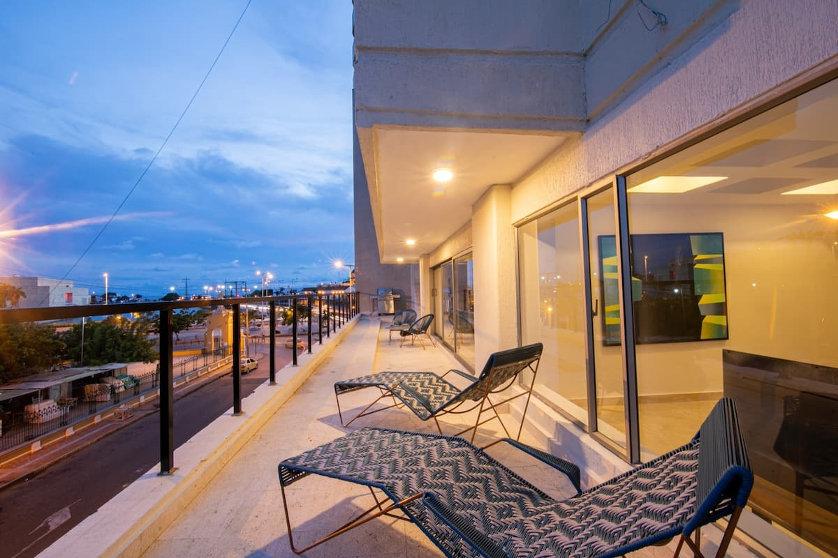 7 Bedroom Luxury Full Floor Apartment image 4