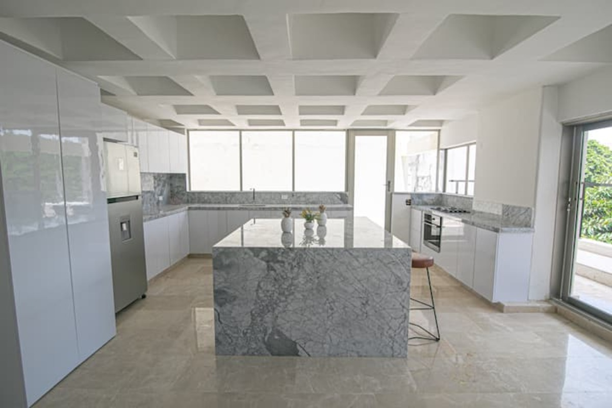 7 Bedroom Luxury Full Floor Apartment image 7