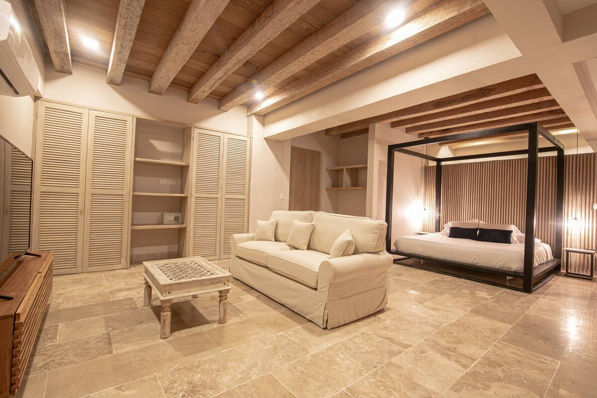 7 Bedroom Luxury Villa in Walled City image 8