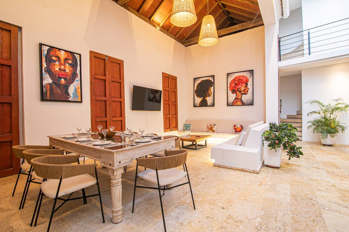 9 Bedroom Luxury Villa in the Walled City image 2