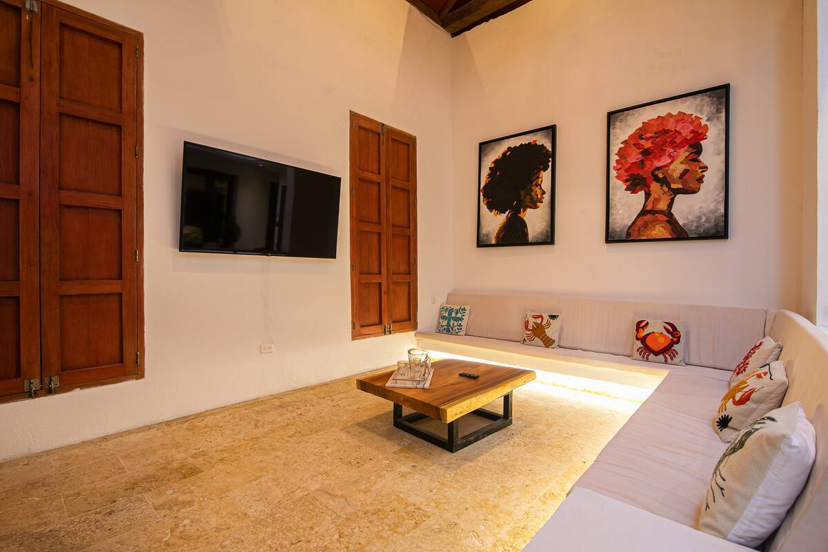 9 Bedroom Luxury Villa in the Walled City image 4