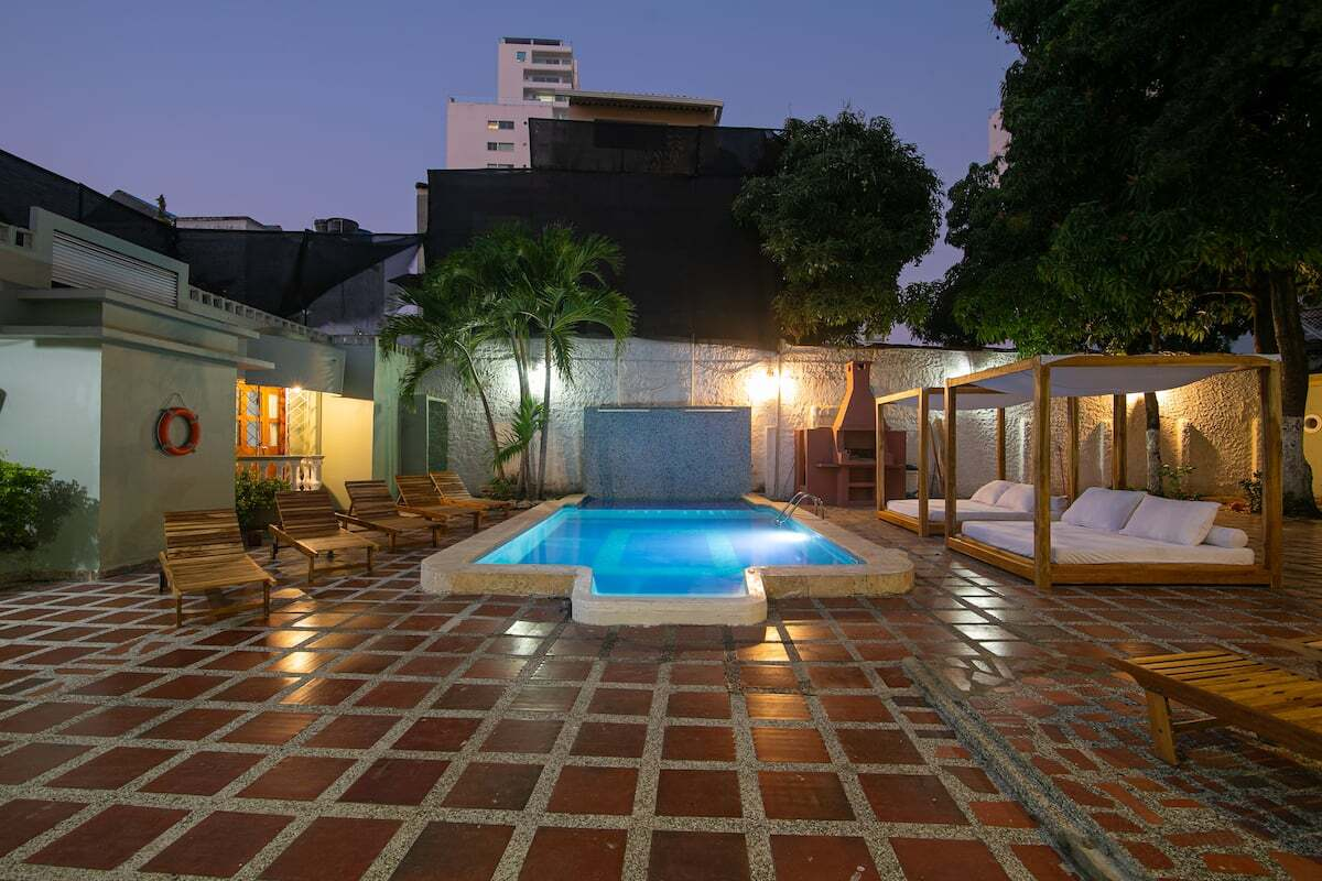 Beautiful 11 BR Mansion near Old City image 1