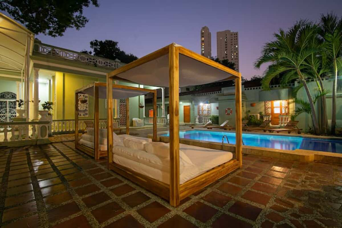 Beautiful 11 BR Mansion near Old City image 2