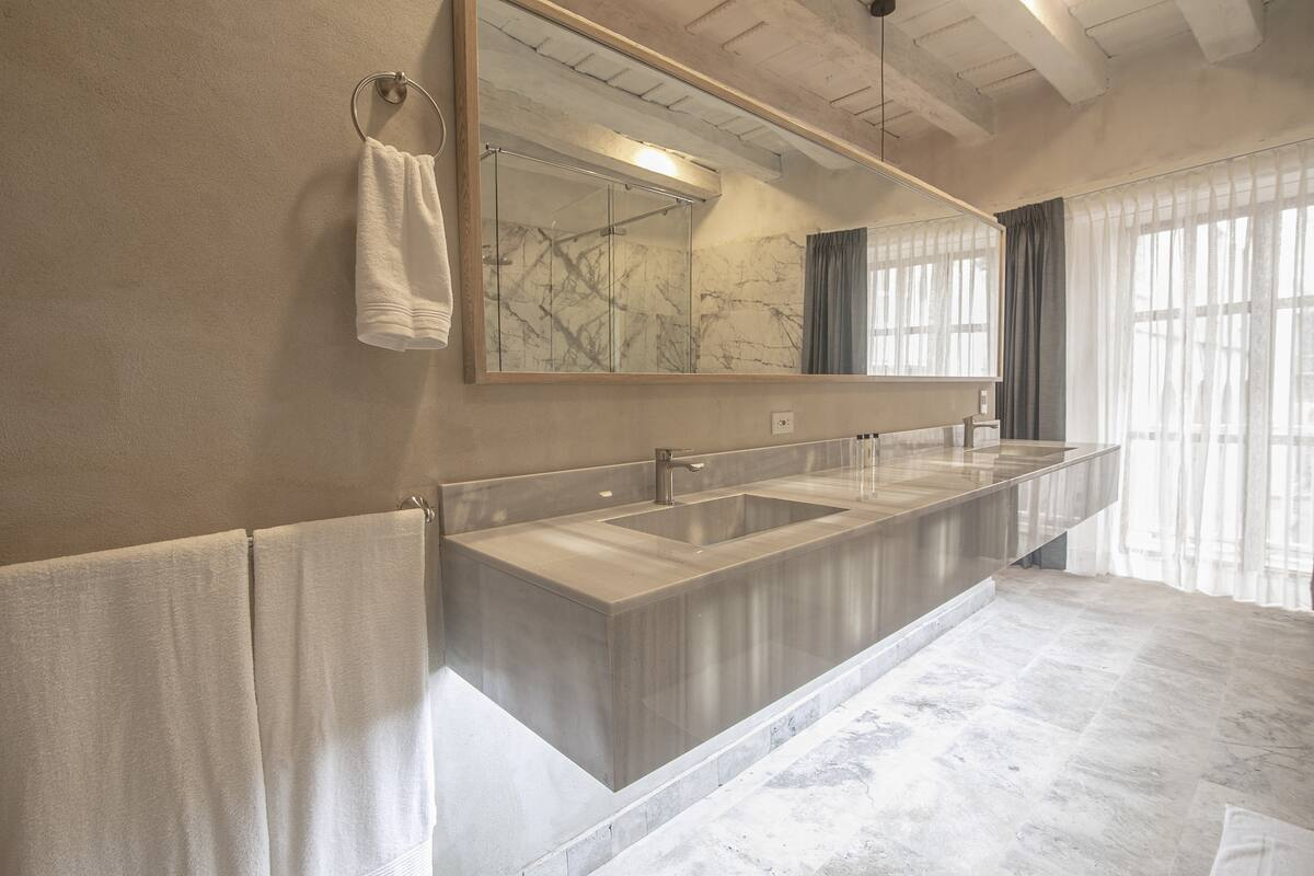 Luxury 8 Bedroom Mansion Old City image 10