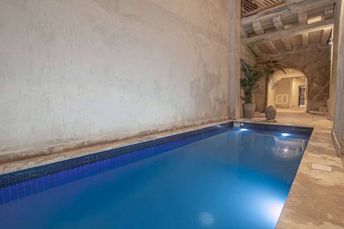 Luxury 8 Bedroom Mansion Old City image 2