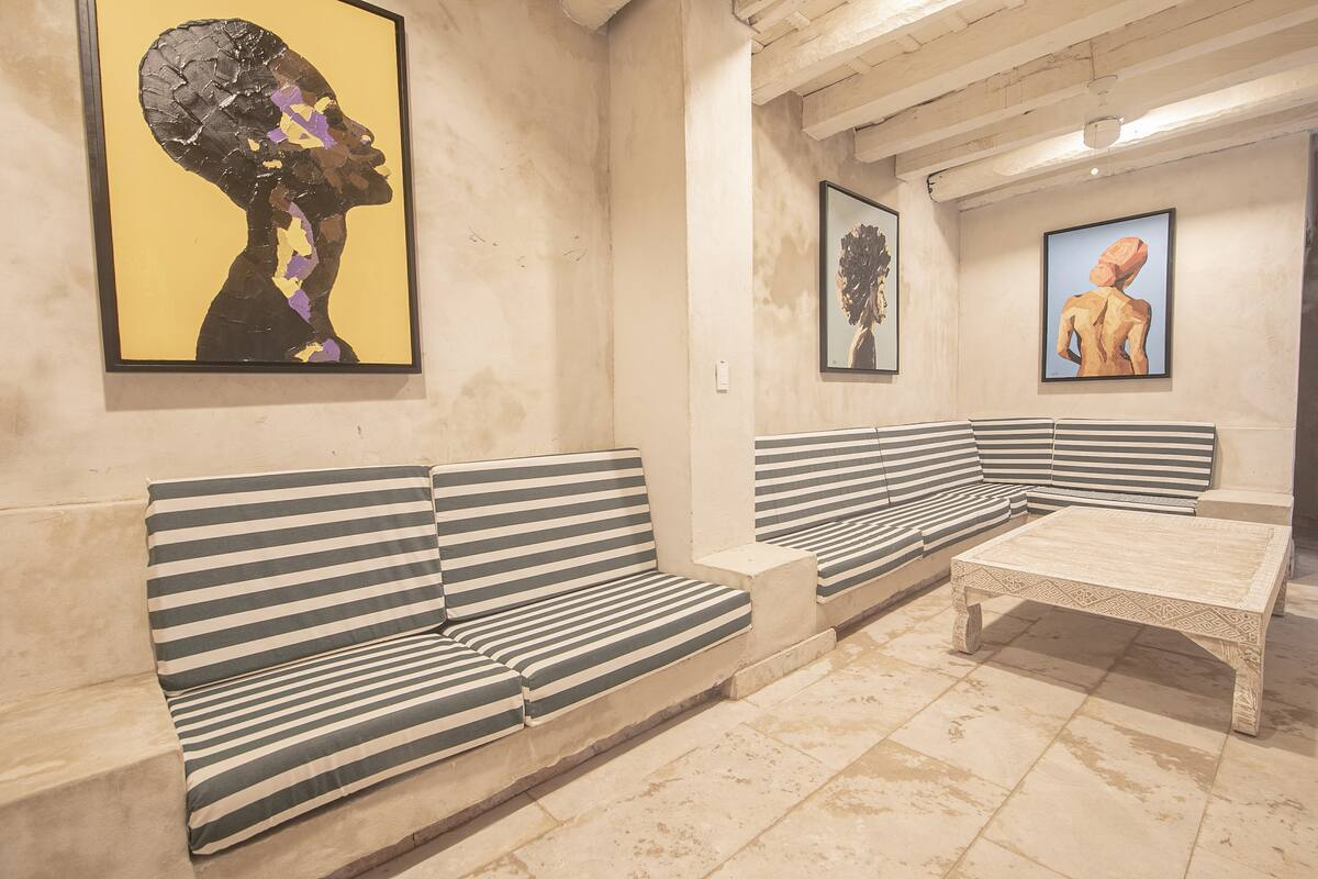 Luxury 8 Bedroom Mansion Old City image 4
