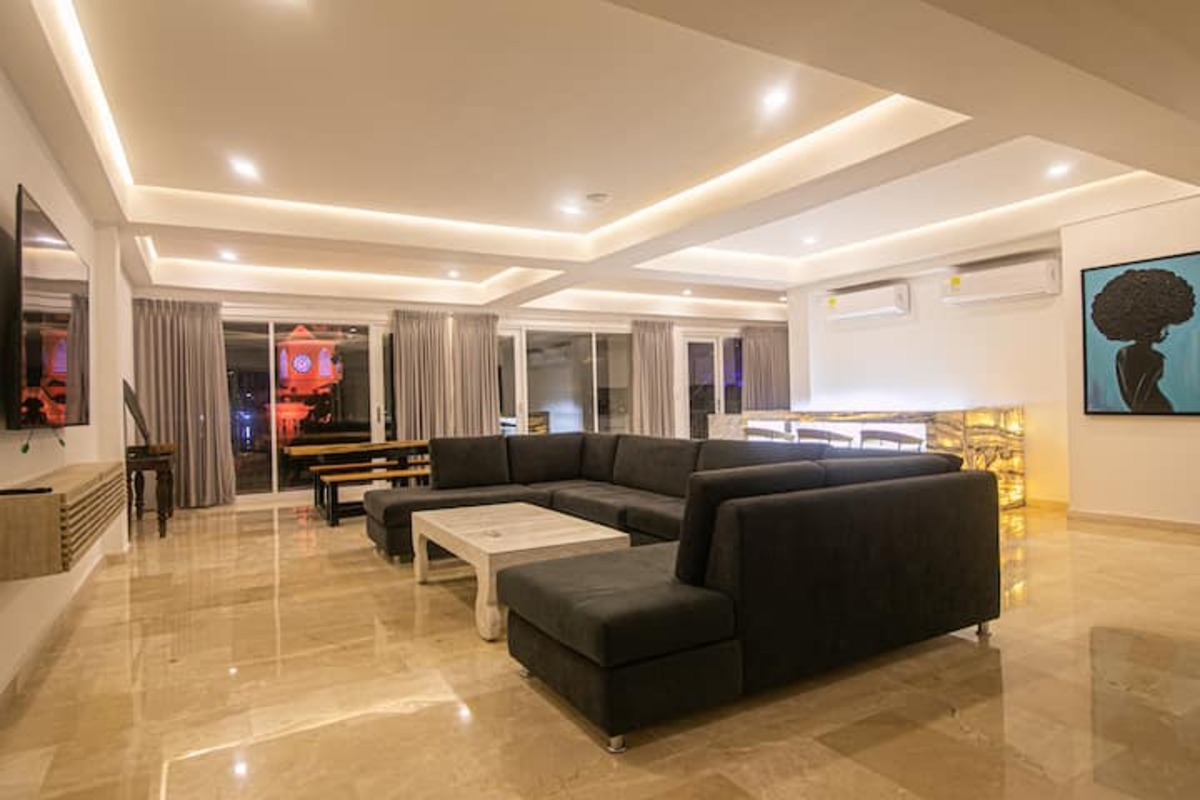 9 BR Clock Tower Apt with Private Pool image 2