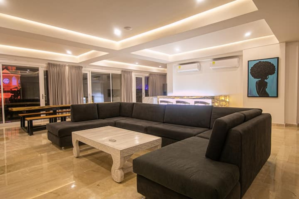 9 BR Clock Tower Apt with Private Pool image 3