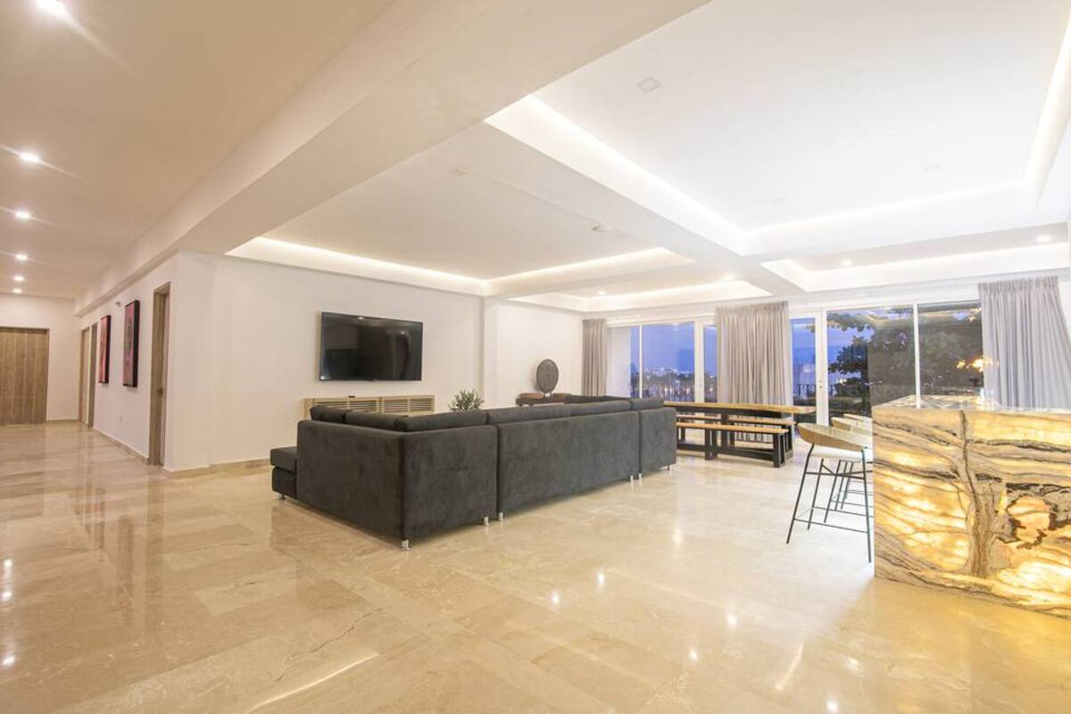 9 BR Clock Tower Apt with Private Pool image 5