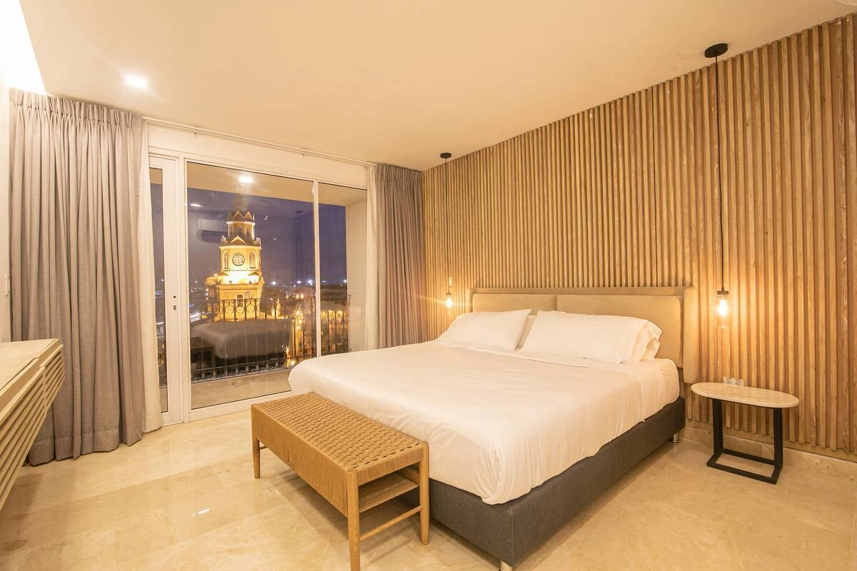 9 BR Clock Tower Apt with Private Pool image 7