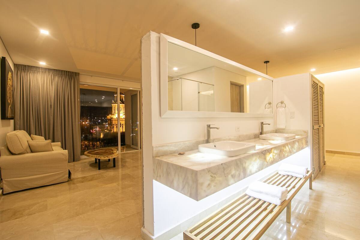 9 BR Clock Tower Apt with Private Pool image 8