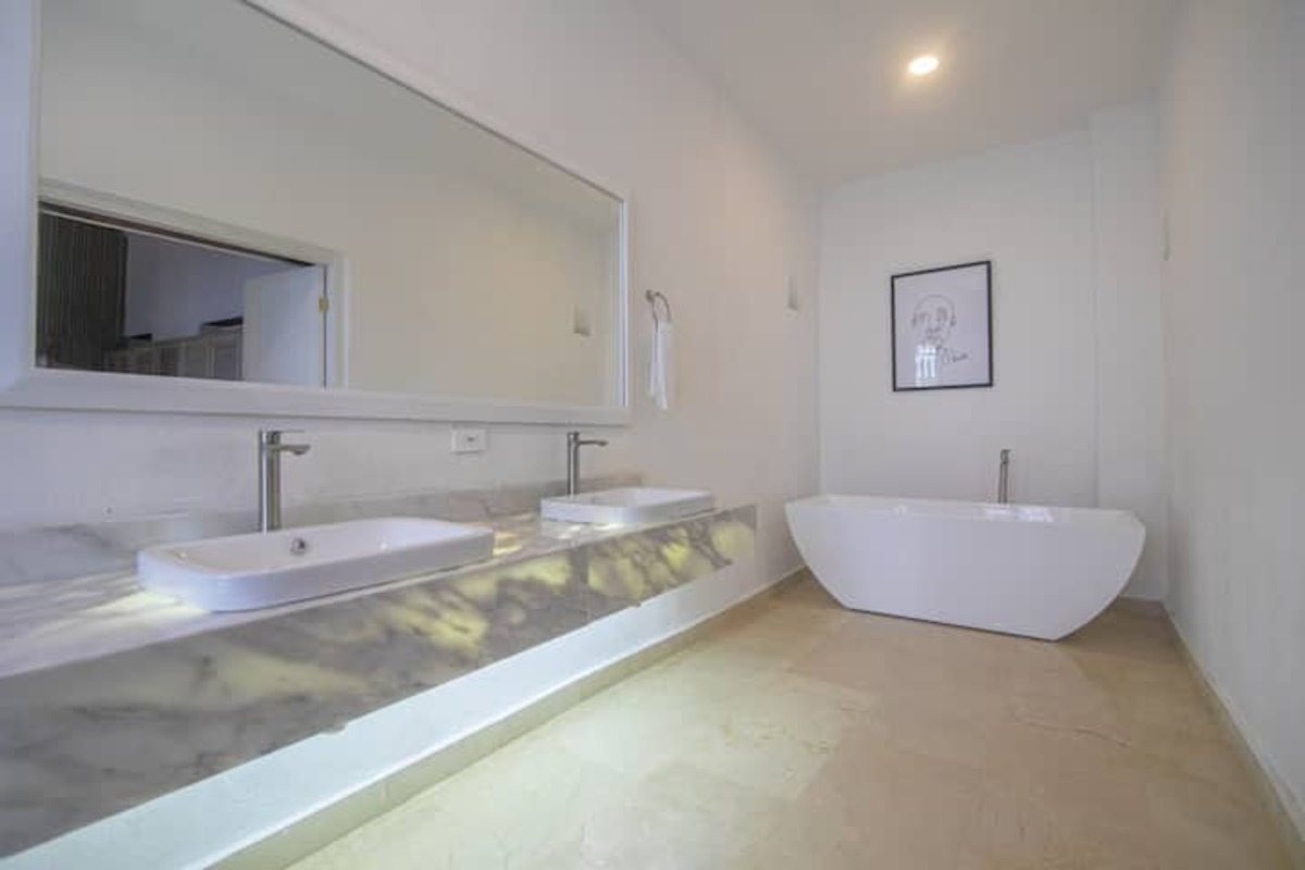 Luxury 18 Bedroom Villa in Old City image 8