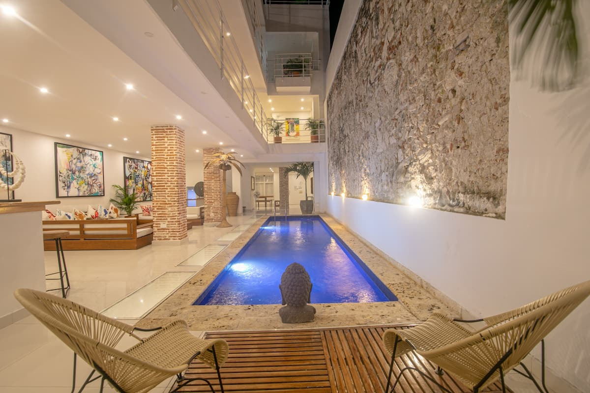 13 Bedroom Mansion in the Old City image 1
