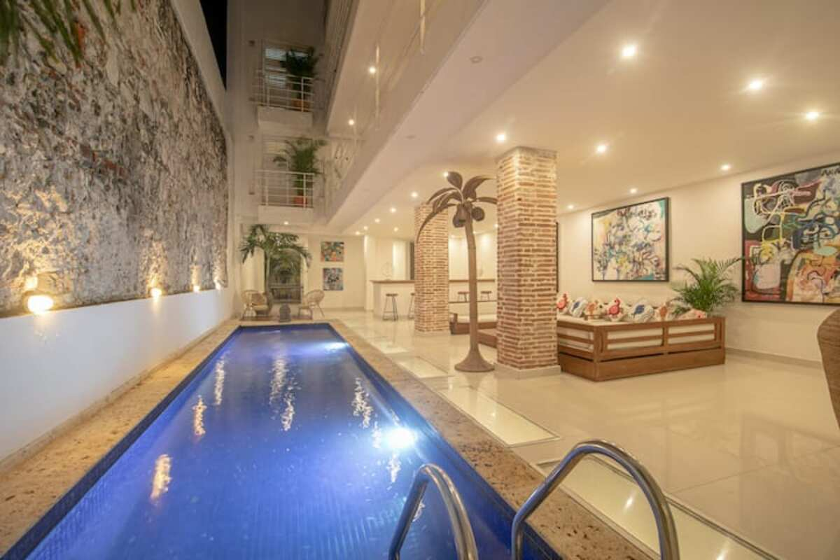 13 Bedroom Mansion in the Old City image 3