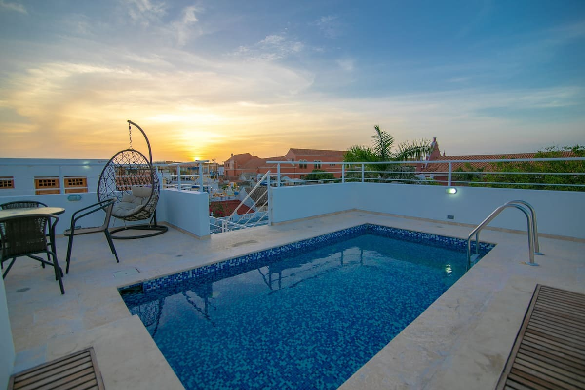 13 Bedroom Mansion in the Old City image 6