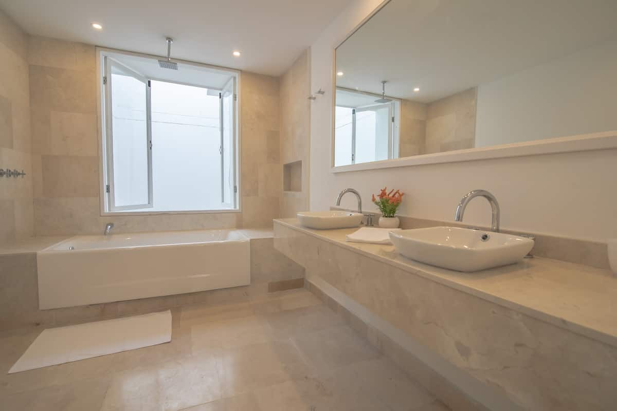 13 Bedroom Mansion in the Old City image 8