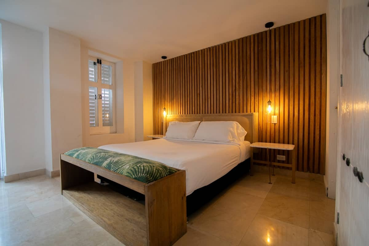 13 Bedroom Mansion in the Old City image 9