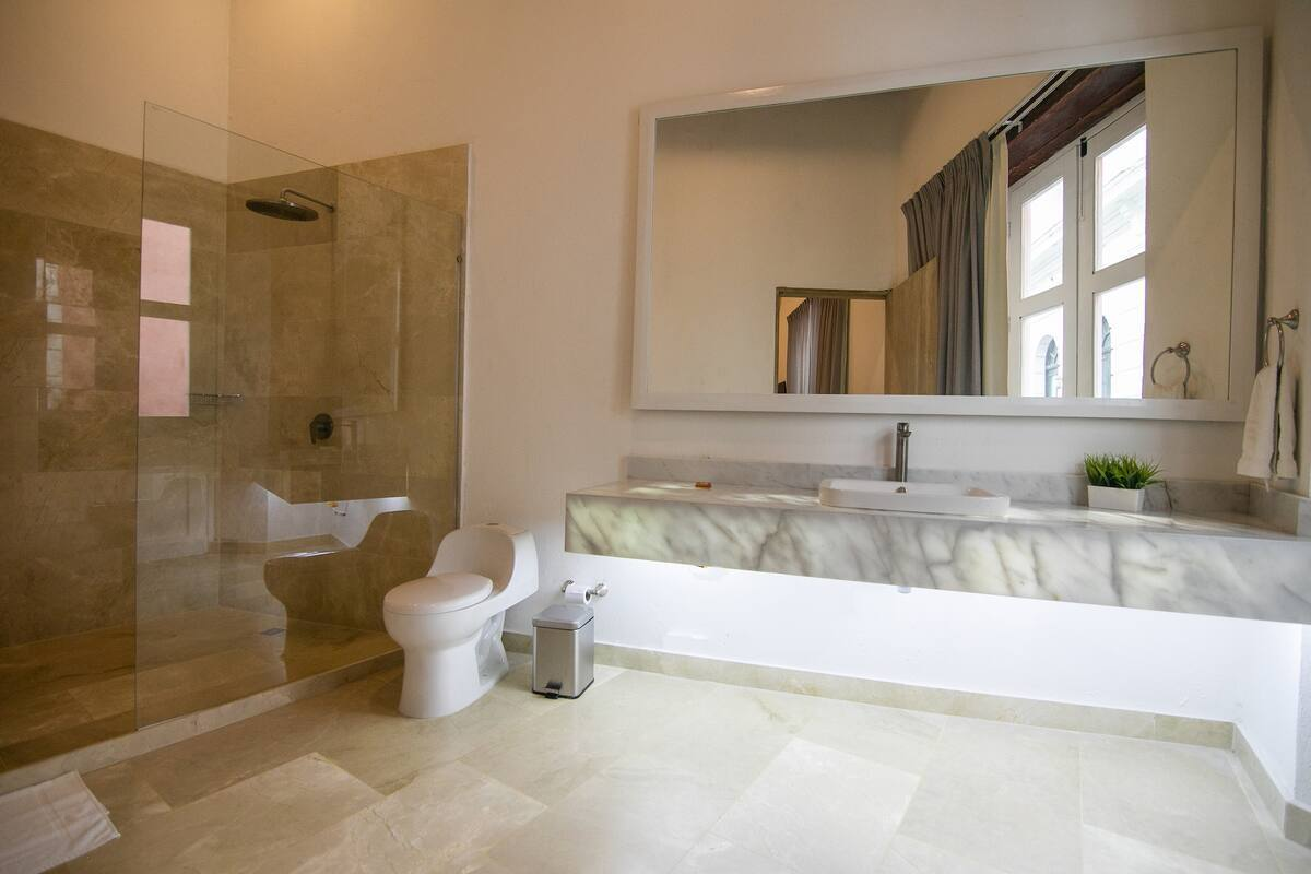 11 Bedroom Villa in the Old City image 10