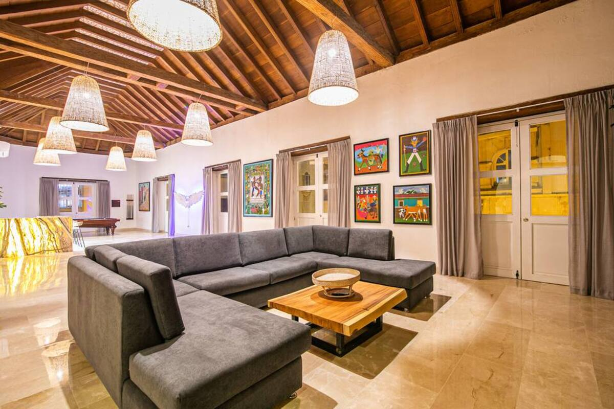 11 Bedroom Villa in the Old City image 4
