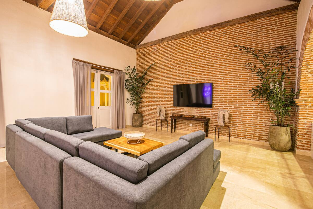 11 Bedroom Villa in the Old City image 5