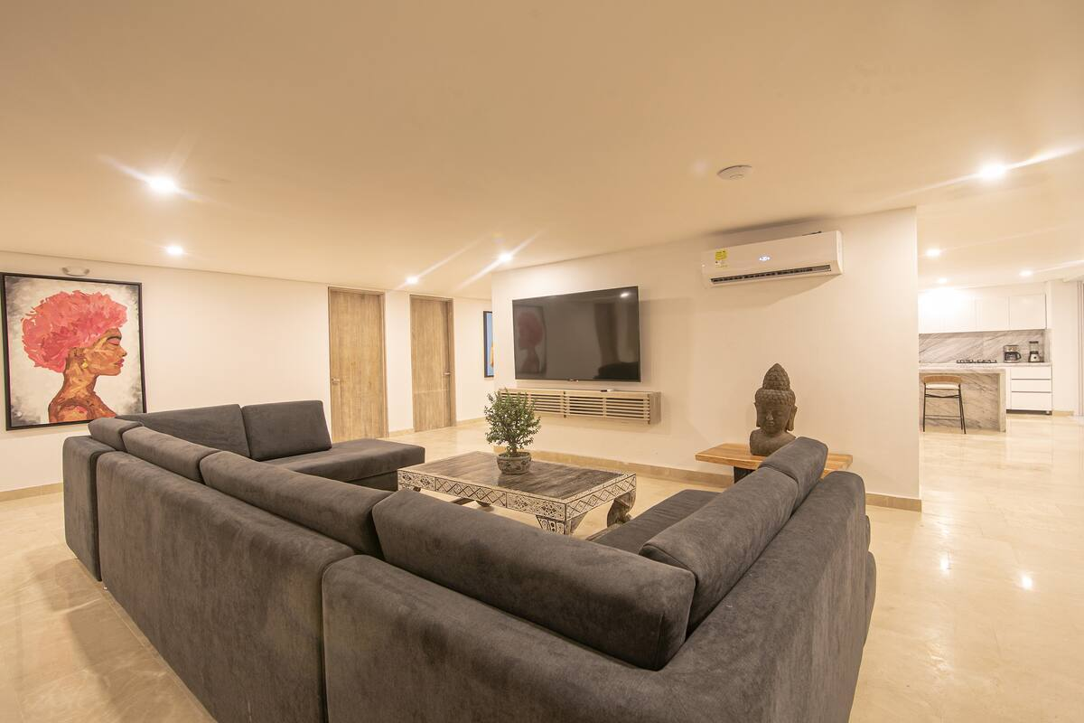 16 Bedroom in Clock Tower Plaza with Private Pool image 2