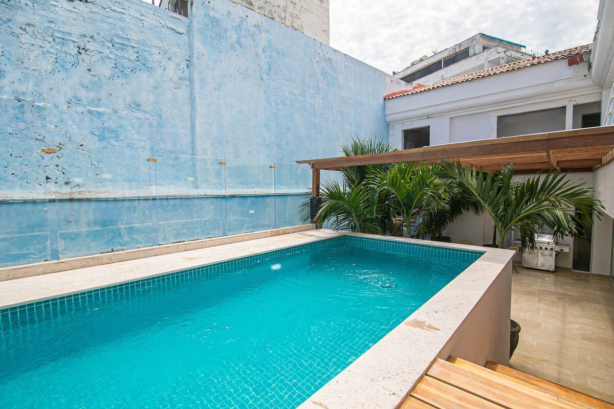16 Bedroom in Clock Tower Plaza with Private Pool image 7
