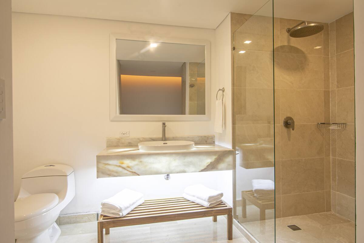 16 Bedroom in Clock Tower Plaza with Private Pool image 8