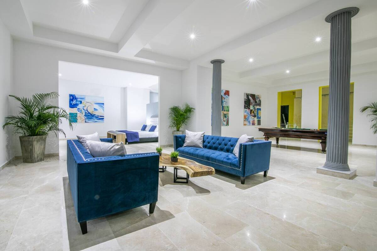 21 Bedroom Luxury Mansion in the Old City image 6