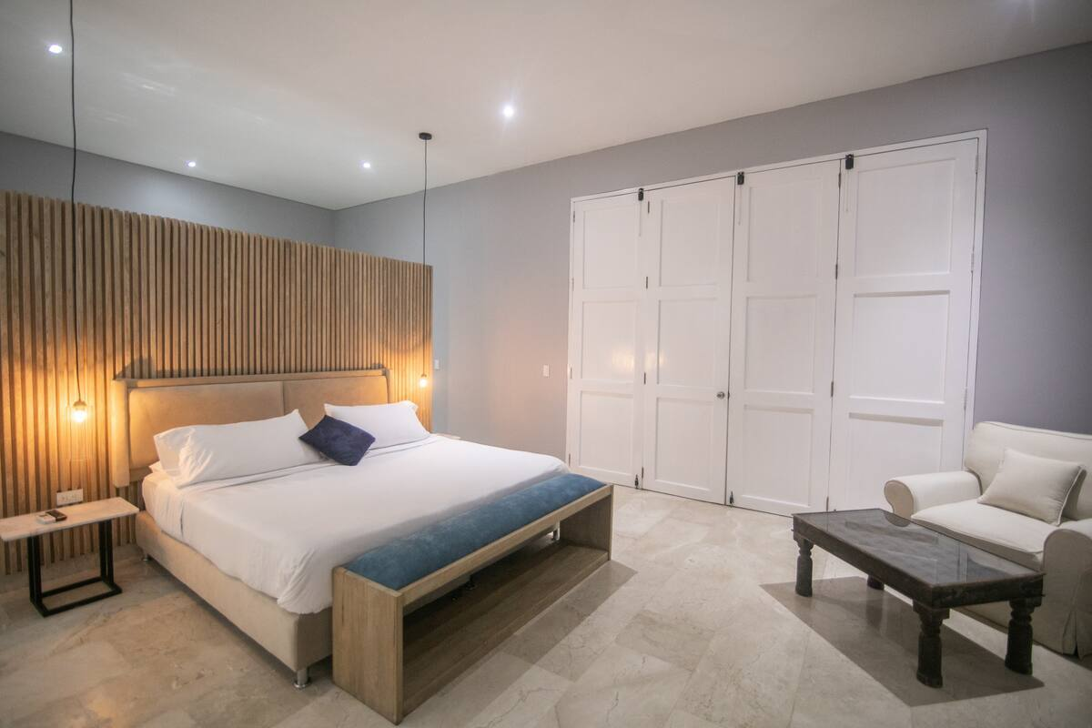 21 Bedroom Luxury Mansion in the Old City image 7
