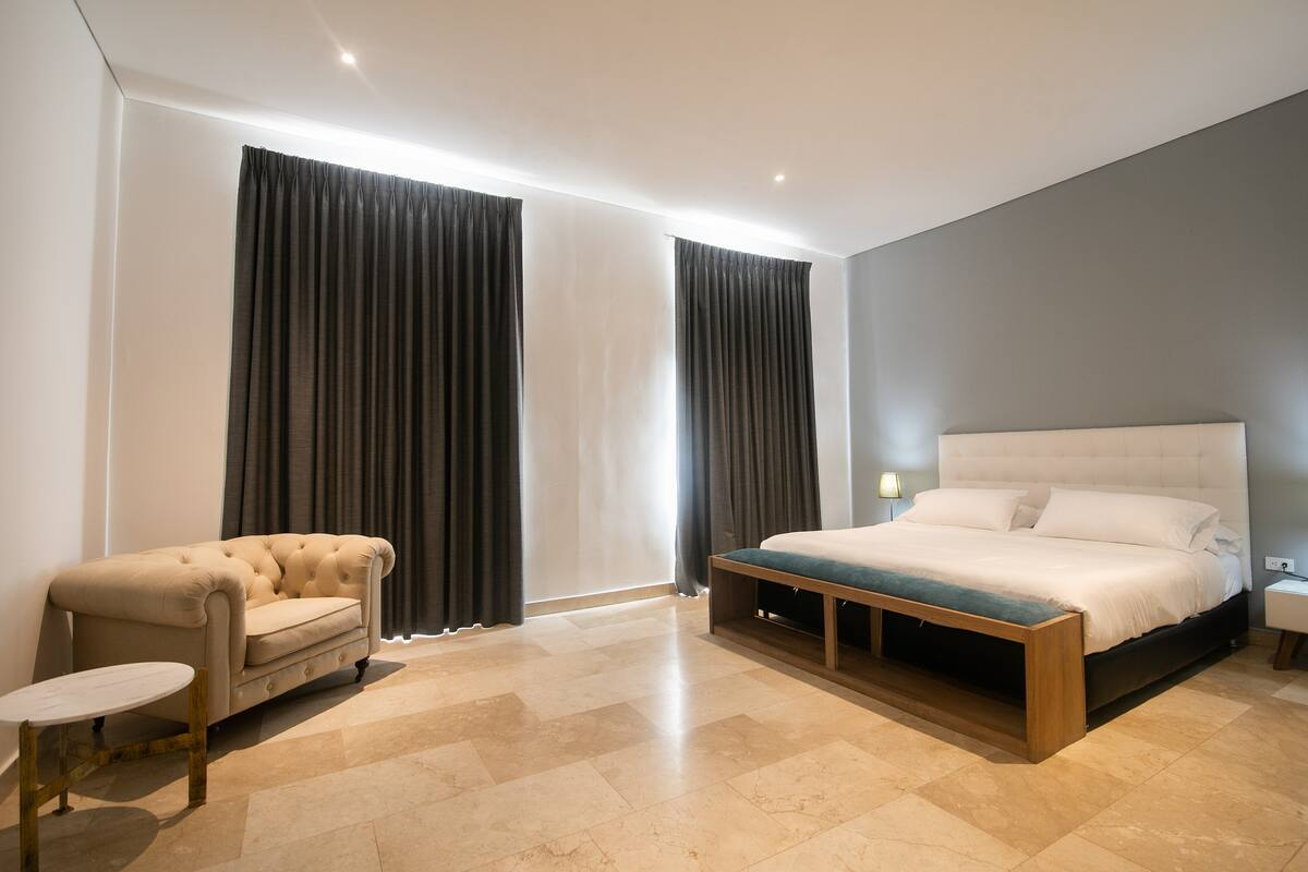 21 Bedroom Luxury Mansion in the Old City image 9