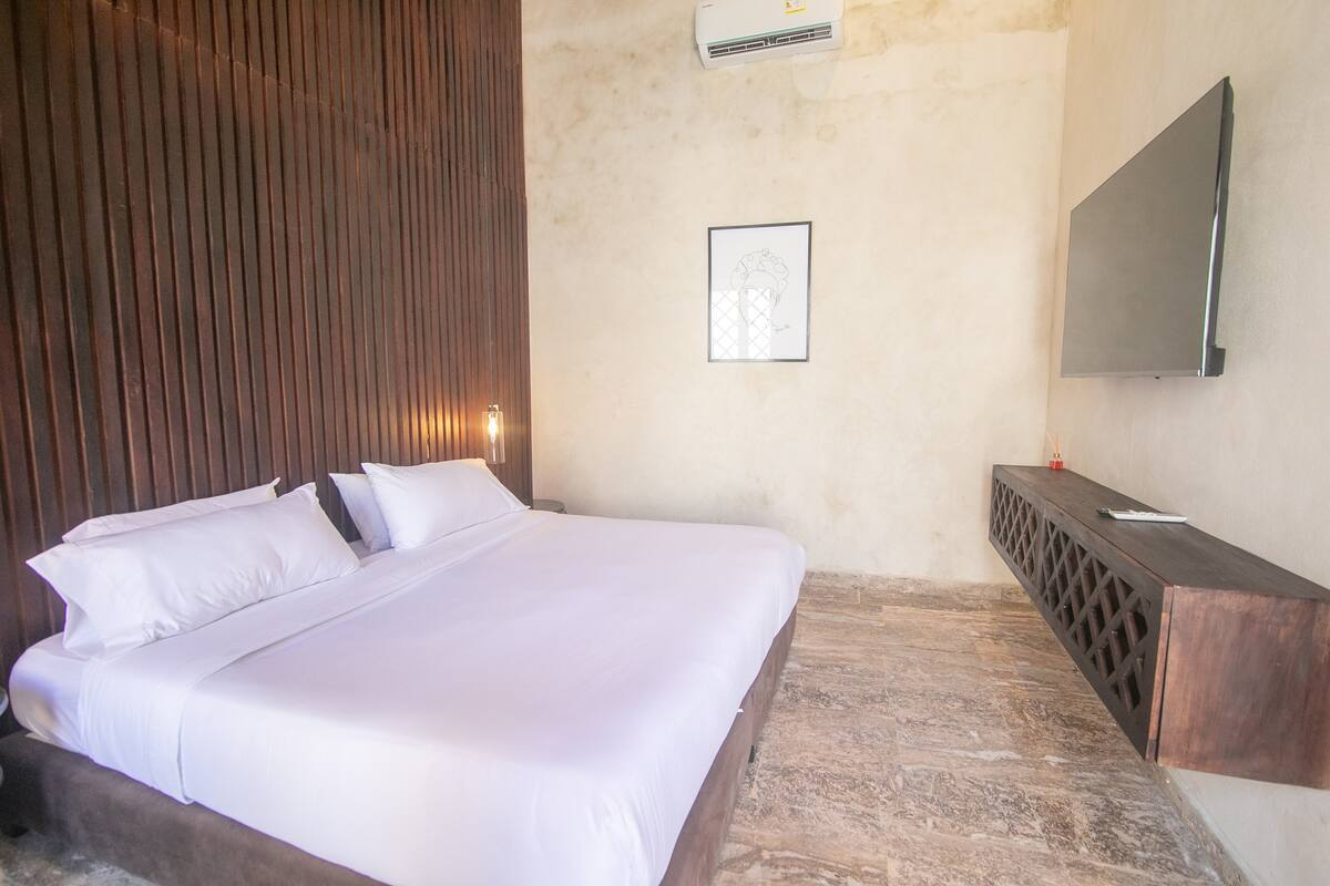 Luxury 5-Bedroom Villa Old City image 4