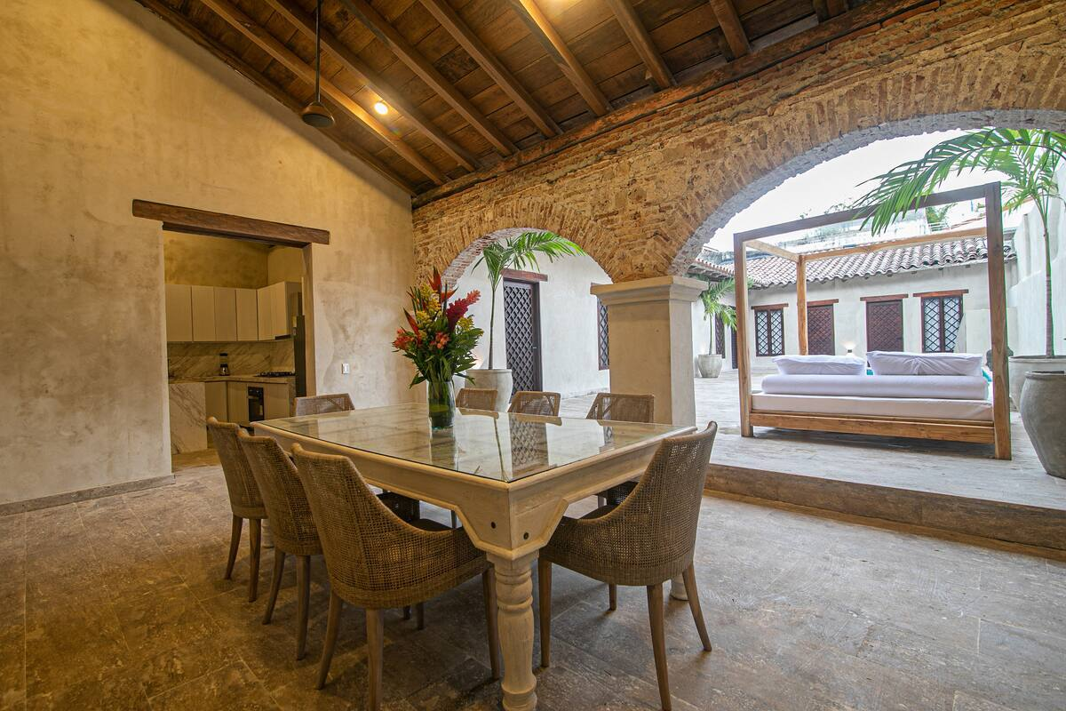 Luxury 5-Bedroom Villa Old City image 6