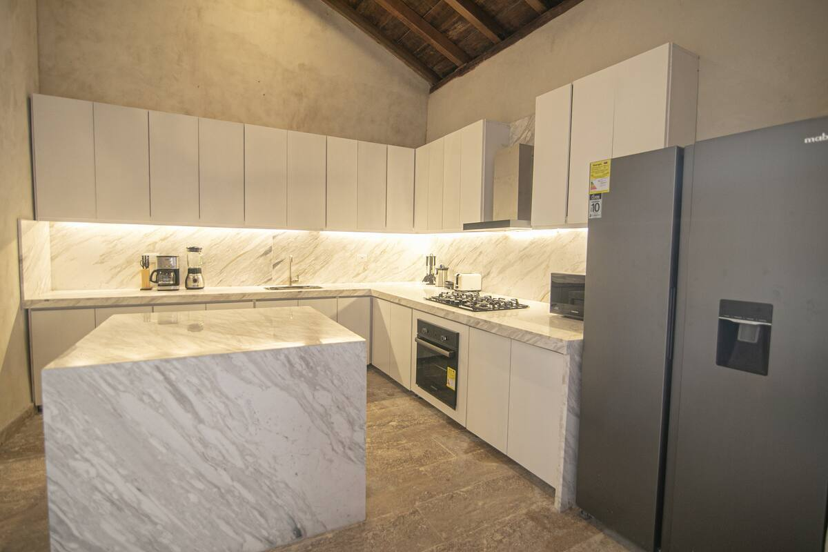 Luxury 5-Bedroom Villa Old City image 7