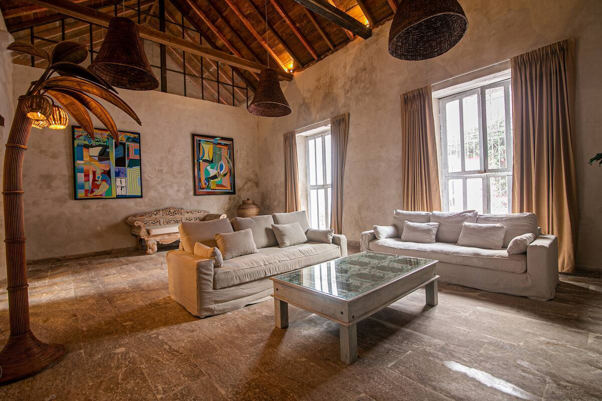 Luxury 5-Bedroom Villa Old City image 8