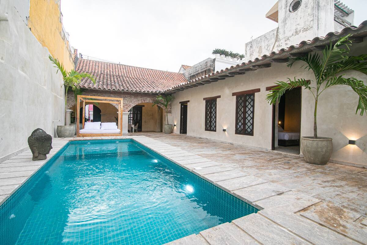 Luxury 5-Bedroom Villa Old City image 9