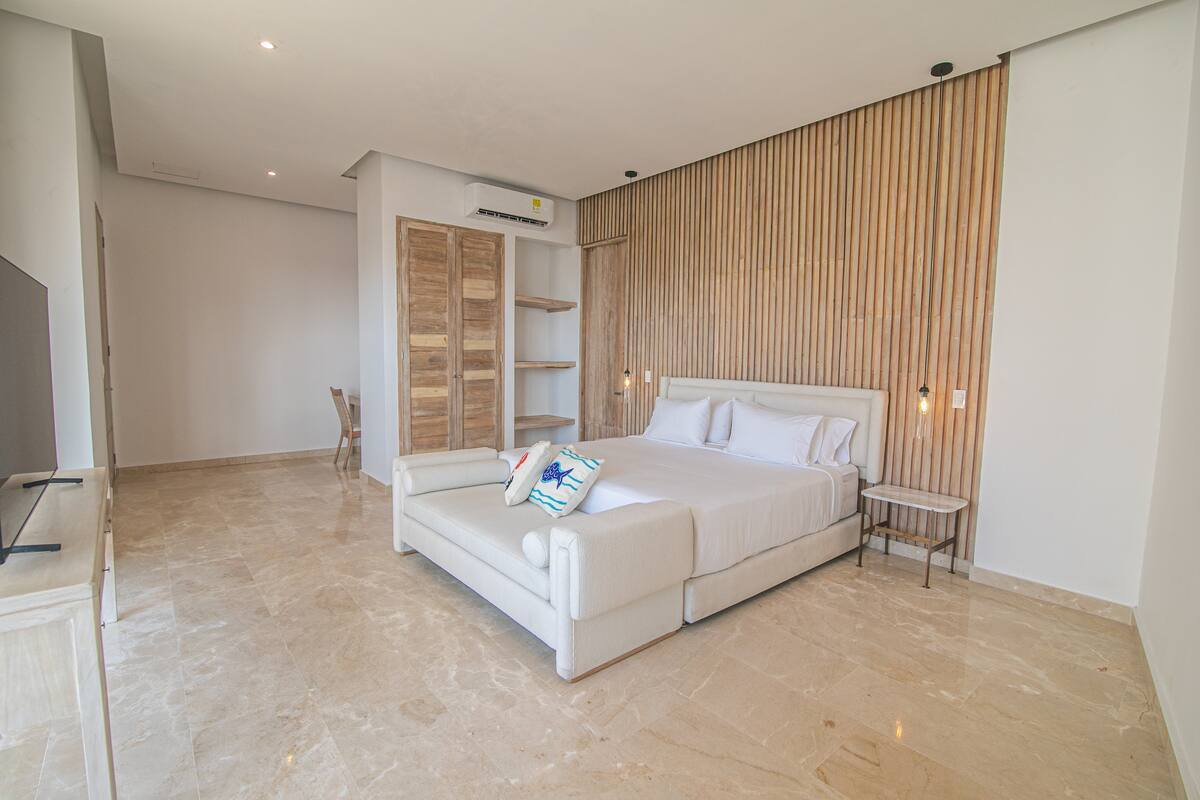 Luxury 11 bedroom Old City Penthouse Best Location image 10