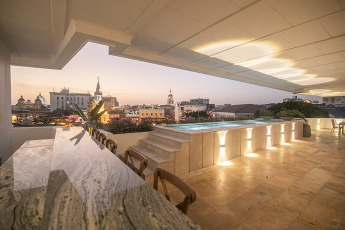 Luxury 11 bedroom Old City Penthouse Best Location image 3