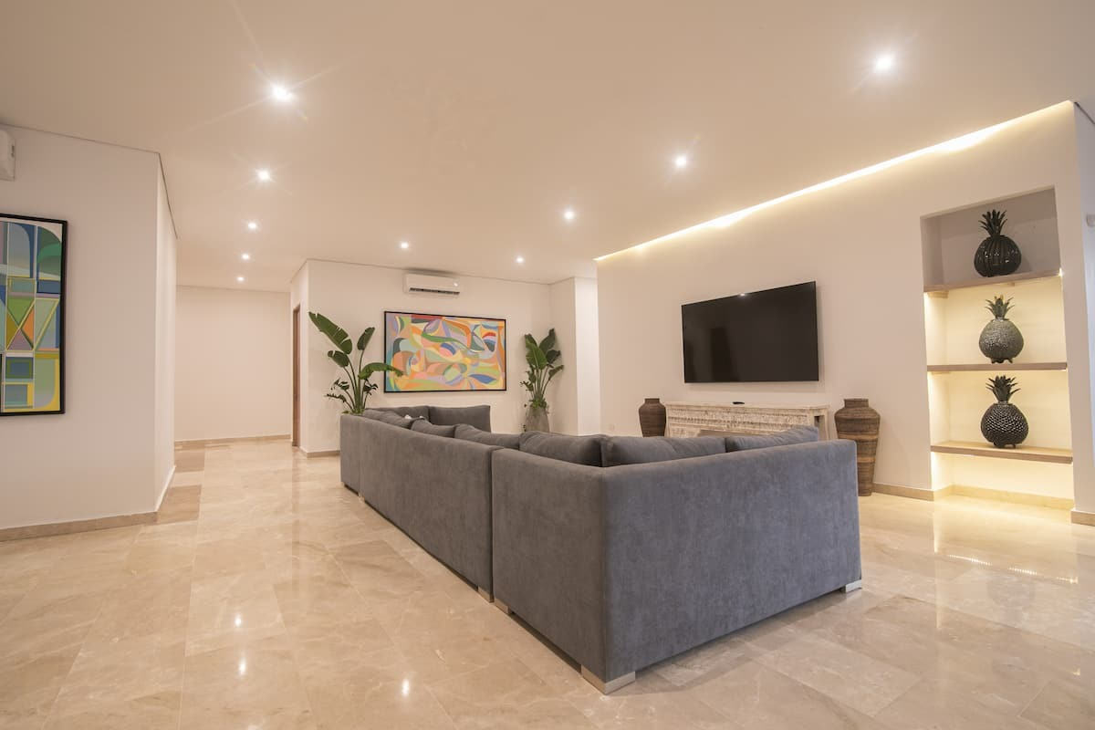 Luxury 11 bedroom Old City Penthouse Best Location image 5