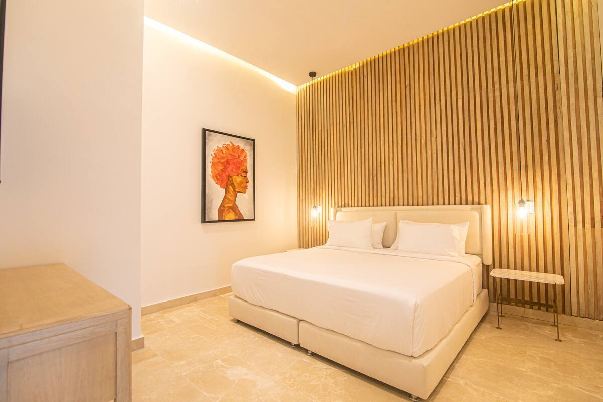 Luxury 11 bedroom Old City Penthouse Best Location image 7