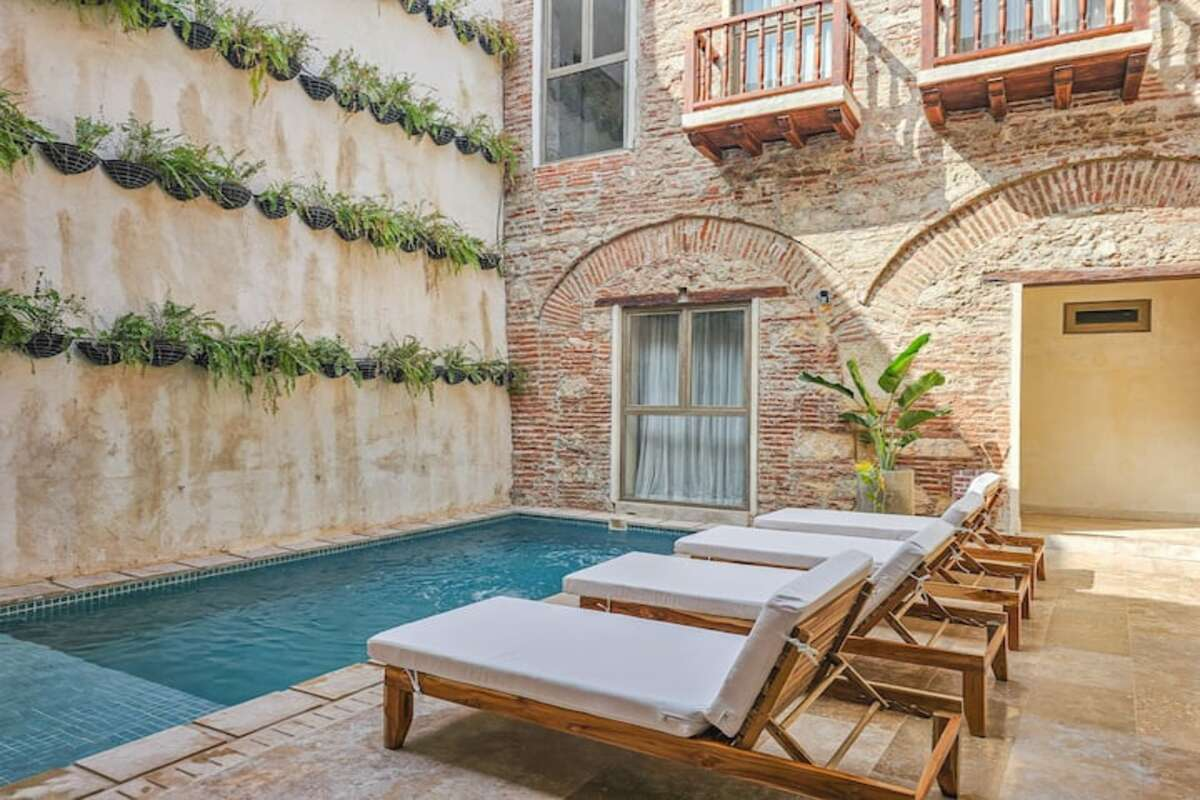 Luxury 11 Bedroom Old City Villa image 2