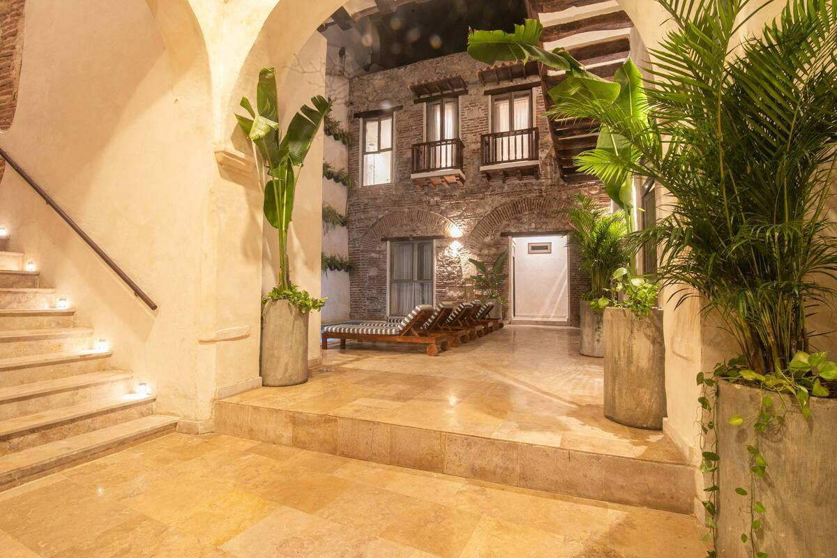 Luxury 11 Bedroom Old City Villa image 3