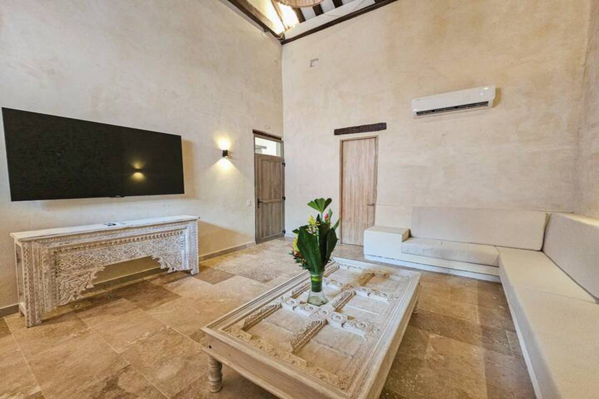 Luxury 11 Bedroom Old City Villa image 5