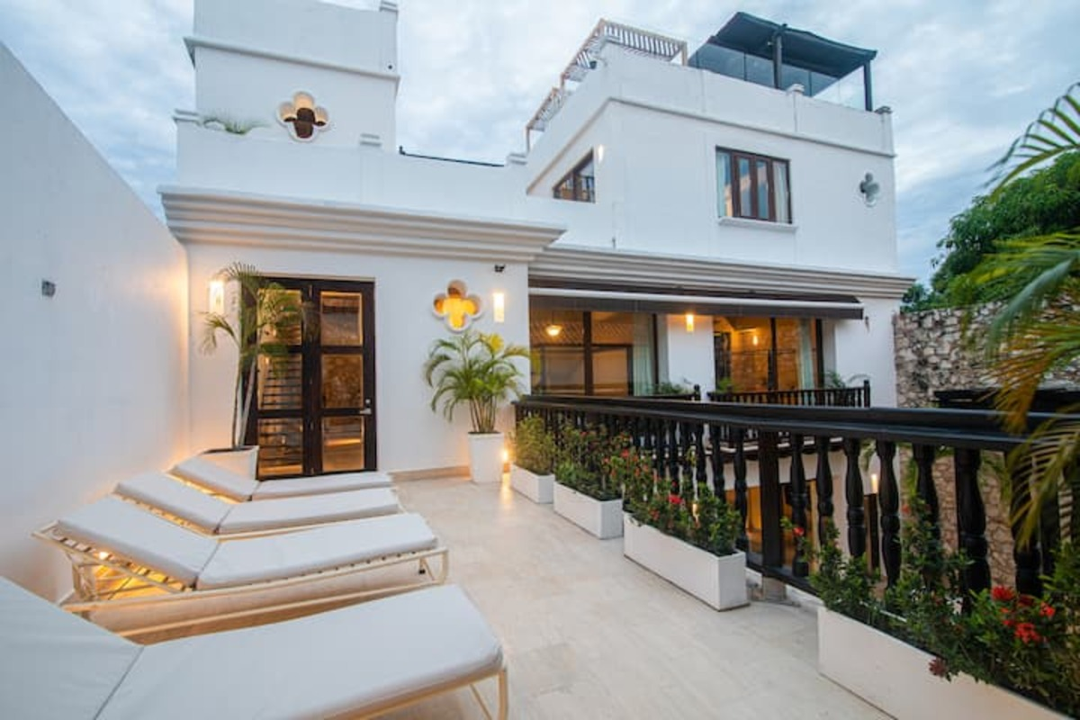 Luxury 7 Bedroom Villa in Walled City image 10