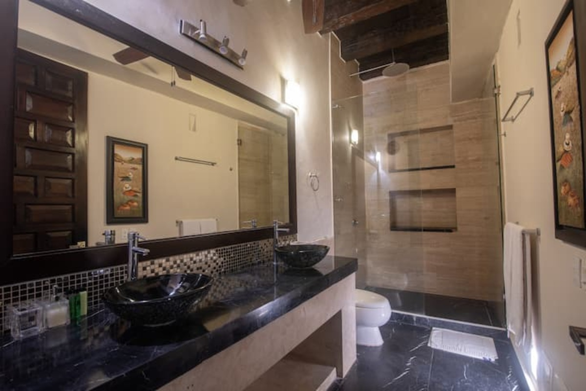 Luxury 7 Bedroom Villa in Walled City image 2