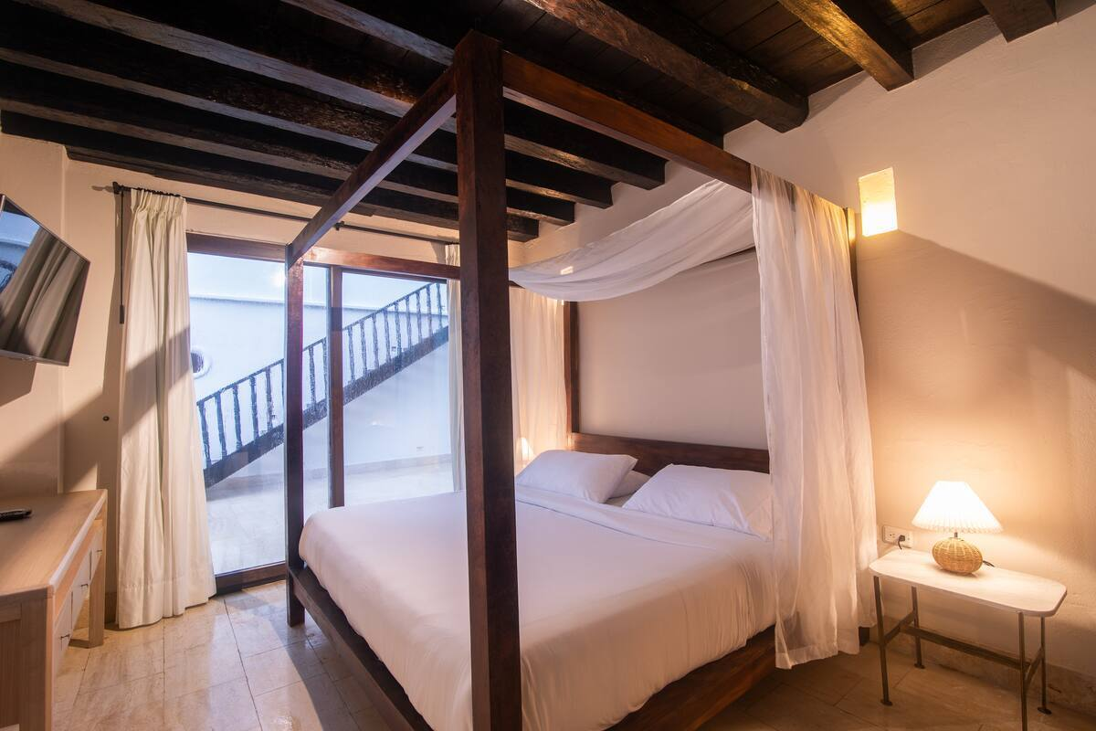 Luxury 7 Bedroom Villa in Walled City image 4