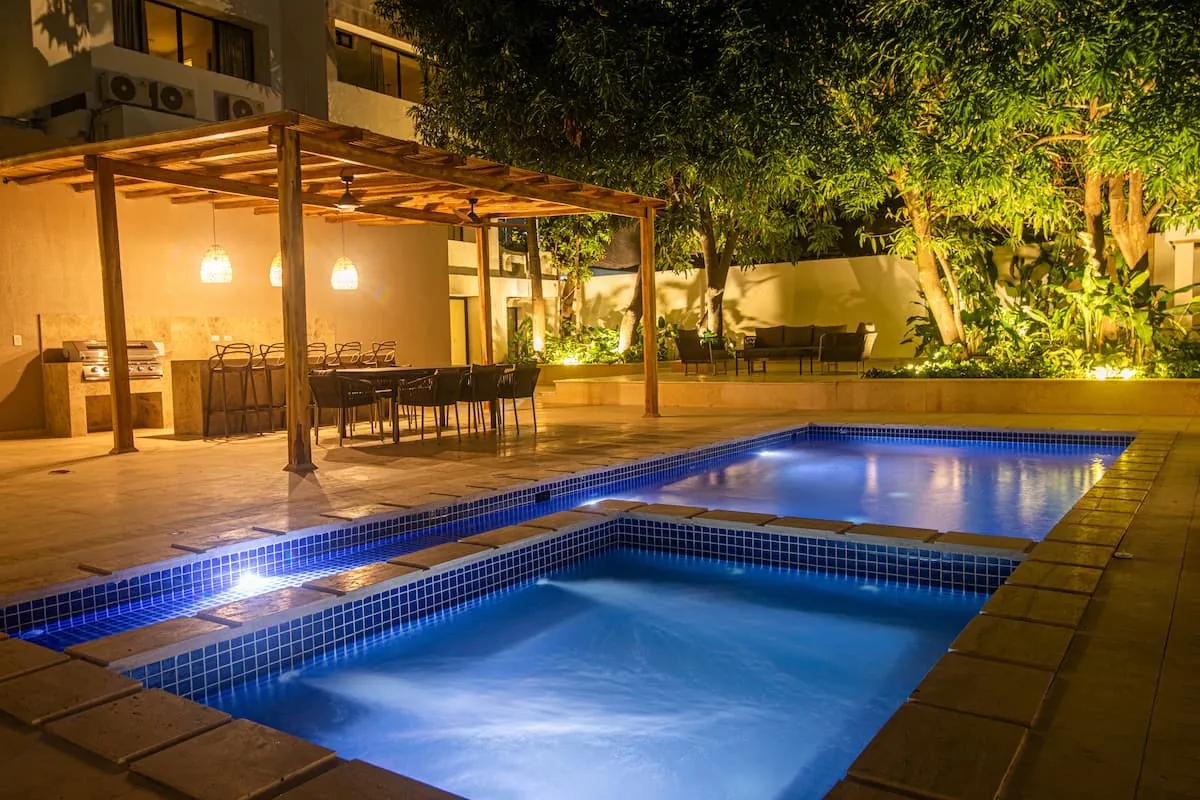 Private pool with integrated jacuzzi and pergola dining area