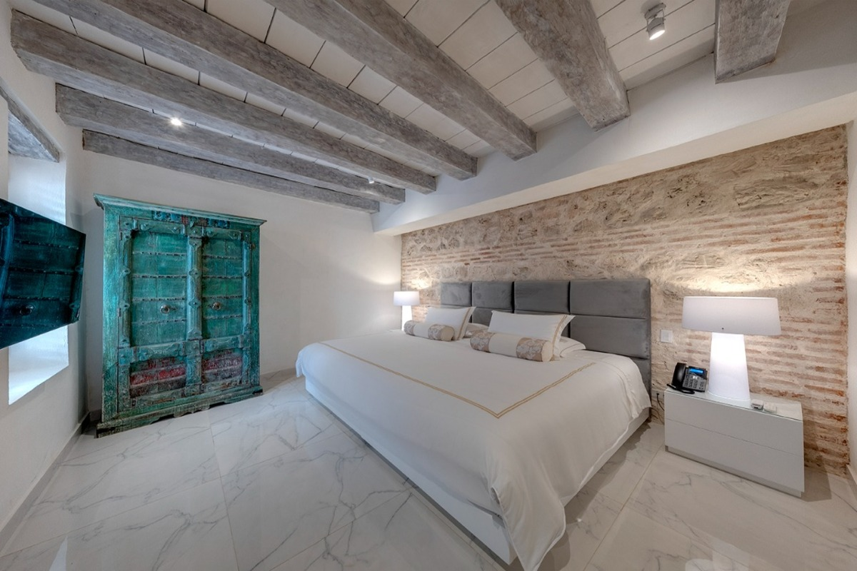 9-Bedroom Luxury Villa in the Walled City image 7